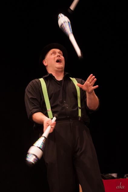 OMG Josh juggling clubs